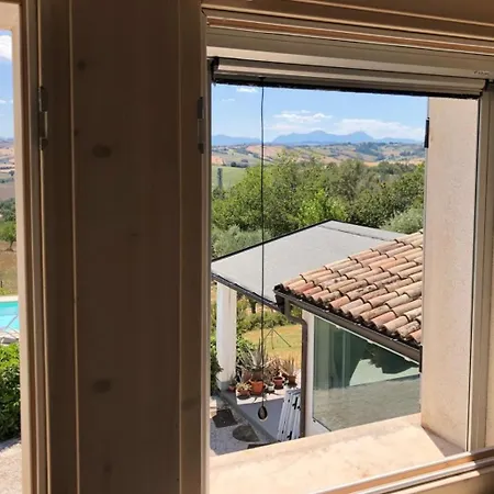 Colle, Piscina E Relax Immersa Nelle Colline Villa