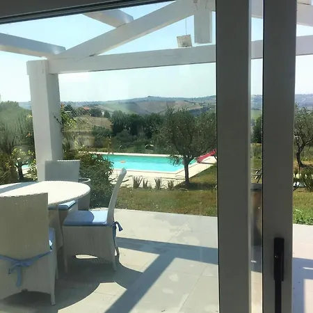 Colle, Piscina E Relax Immersa Nelle Colline